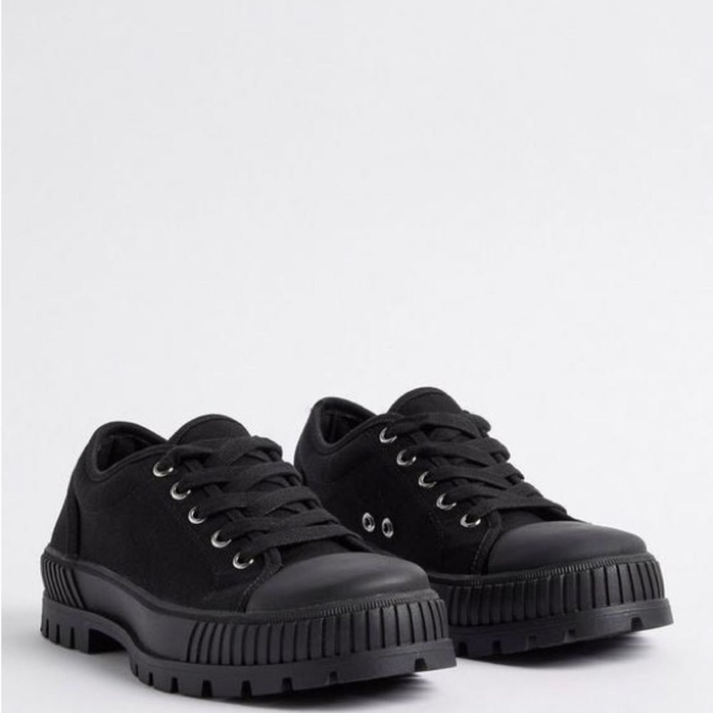 TORRID LACE-UP CHUNKY LUG SNEAKER (WW) 9.5WW Black